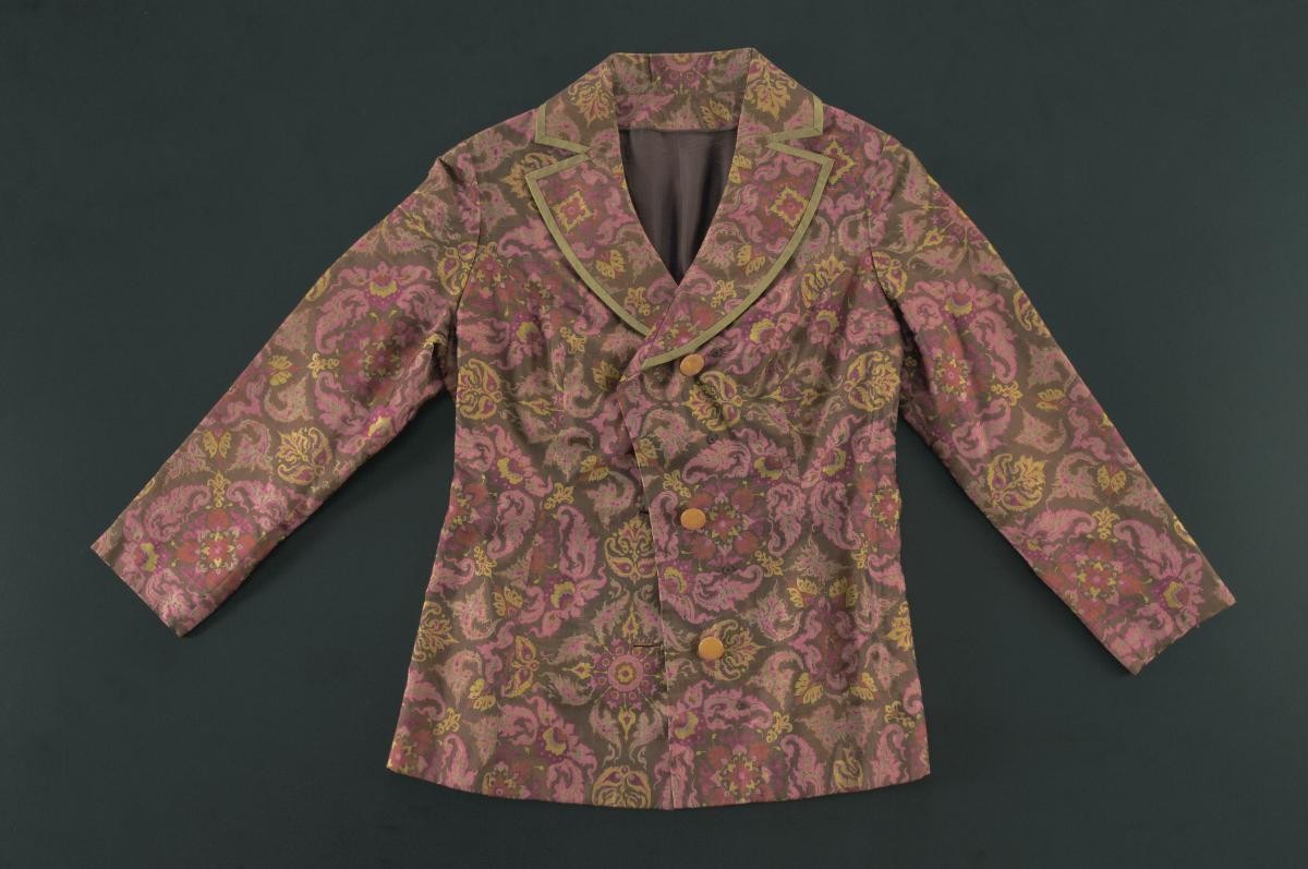 Floral brown jacket for a brown sleeveless cheongsam