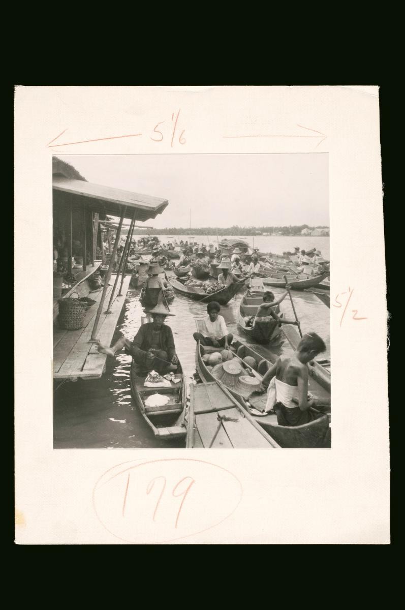 Floating market