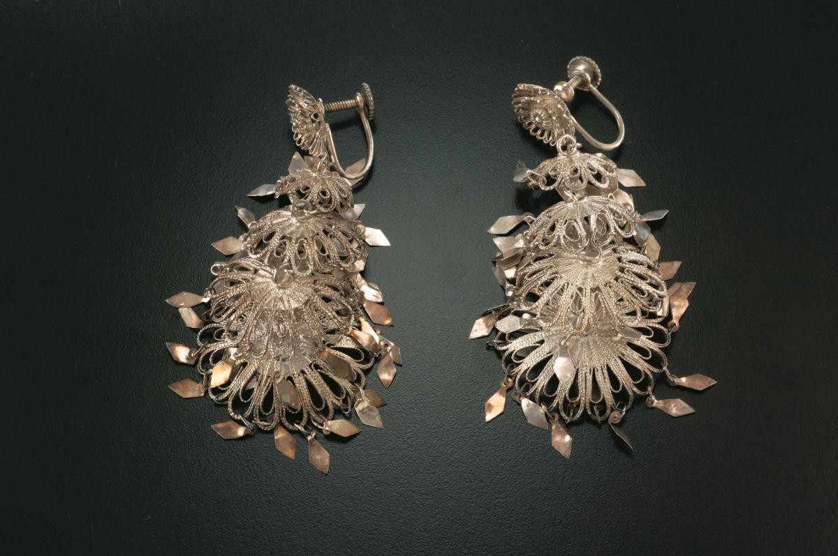 A pair of golden "coil-and-leaf" ear rings that belonged to a women's rights activist