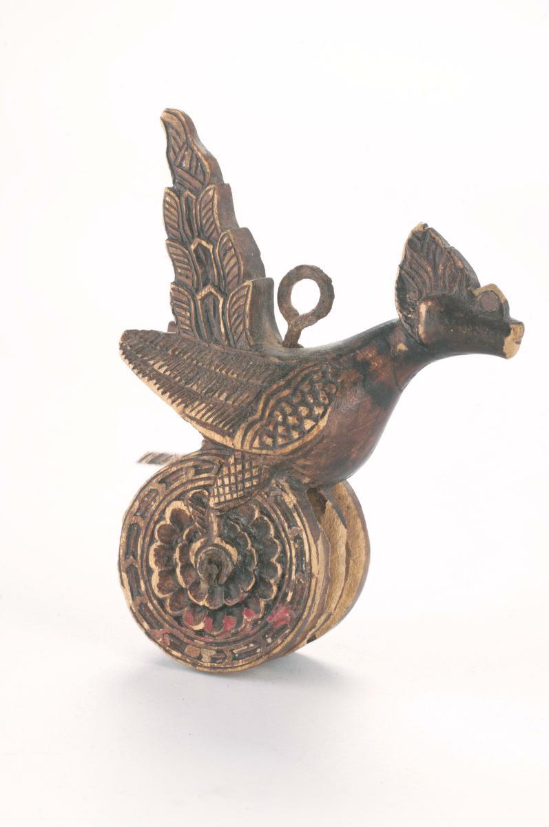 Bird-shaped pulley