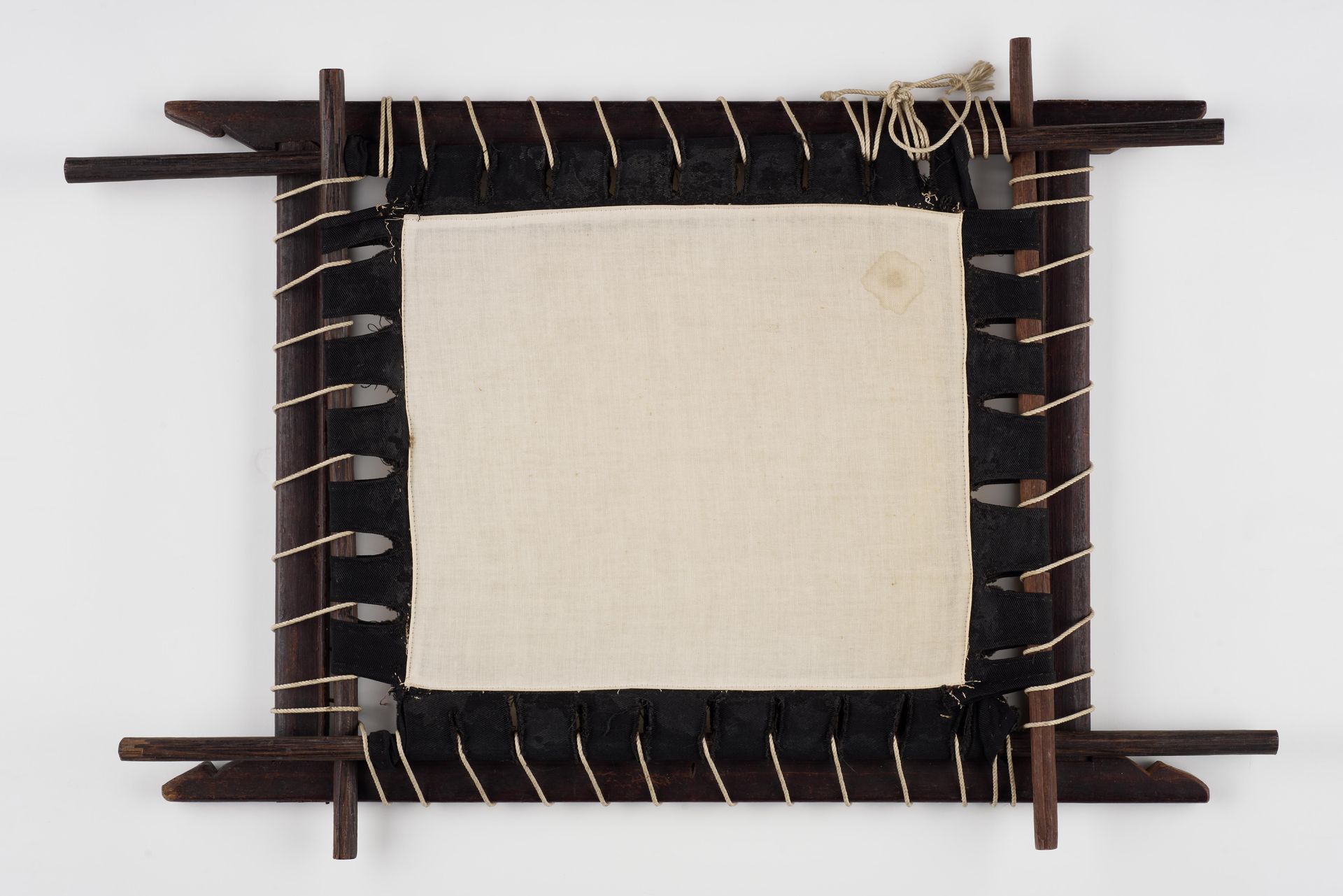 <strong> Pidangan<br>
</strong><br>
2019-00608<br>
Early 20<sup>th</sup> Century<br>
Singapore<br>
<span style="color: black;">Collection of the Peranakan Museum<br>
</span><span style="color: #000000;">Gift of the Lim Family in memory of Edna Chong Kim Neo</span>