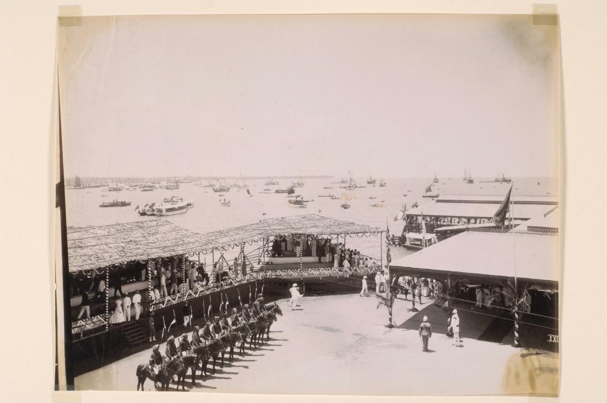 View of Johnston’s Pier taken on the day of arrival of the Duke and Duchess of Cornwall and York