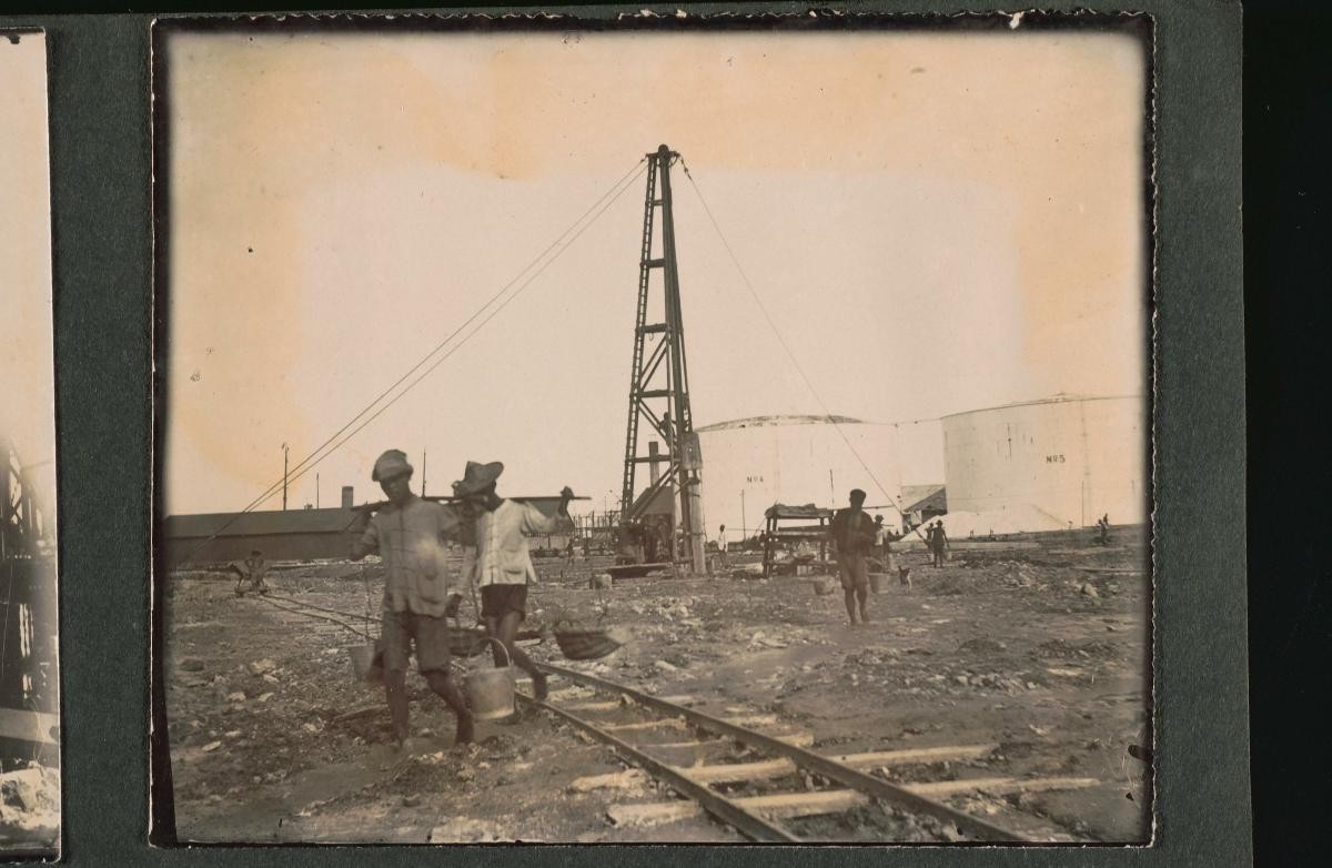 Construction and installations on Pulau Bukom