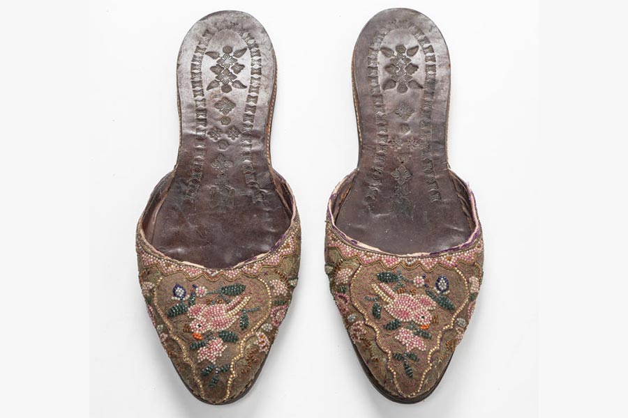 <a class="bold" href="/assets/4ea0904b-c620-463f-97d0-46577709baee/vi-a-pair-of-beaded-slippers.jpg" target="_blank">
A pair of beaded slippers
</a>