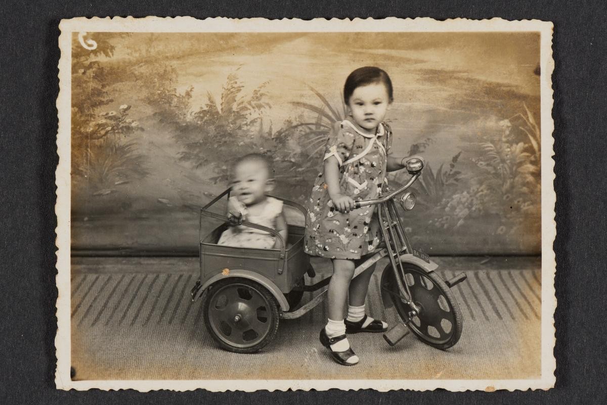 10 photographs from an album (B4860)