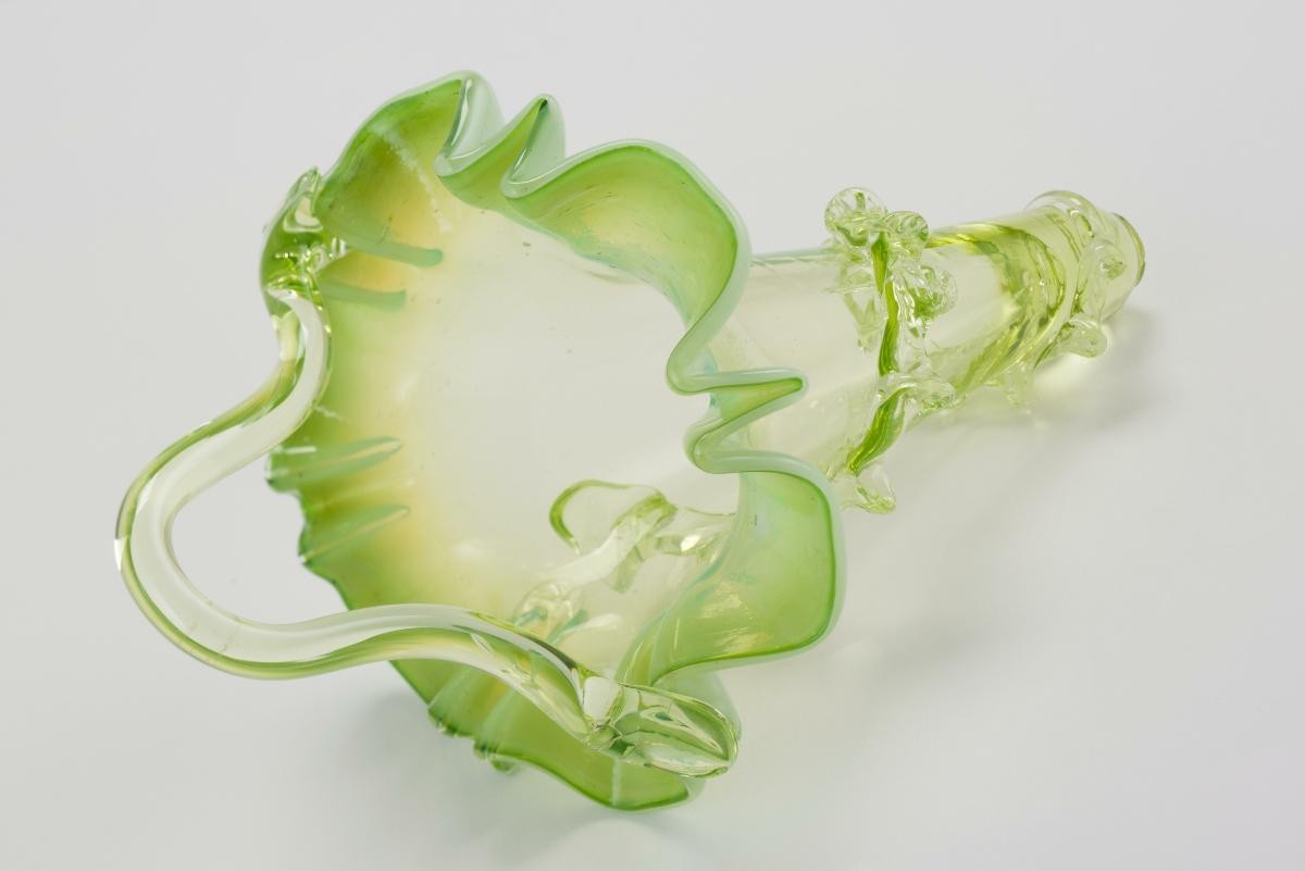 Glass epergne