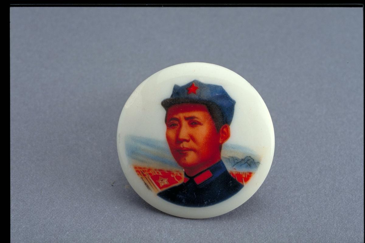 Badge featuring Mao