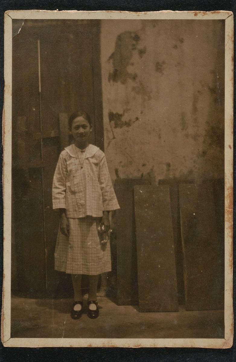 A young 'nyonya'