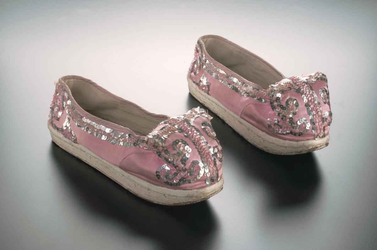 A pair of shoes