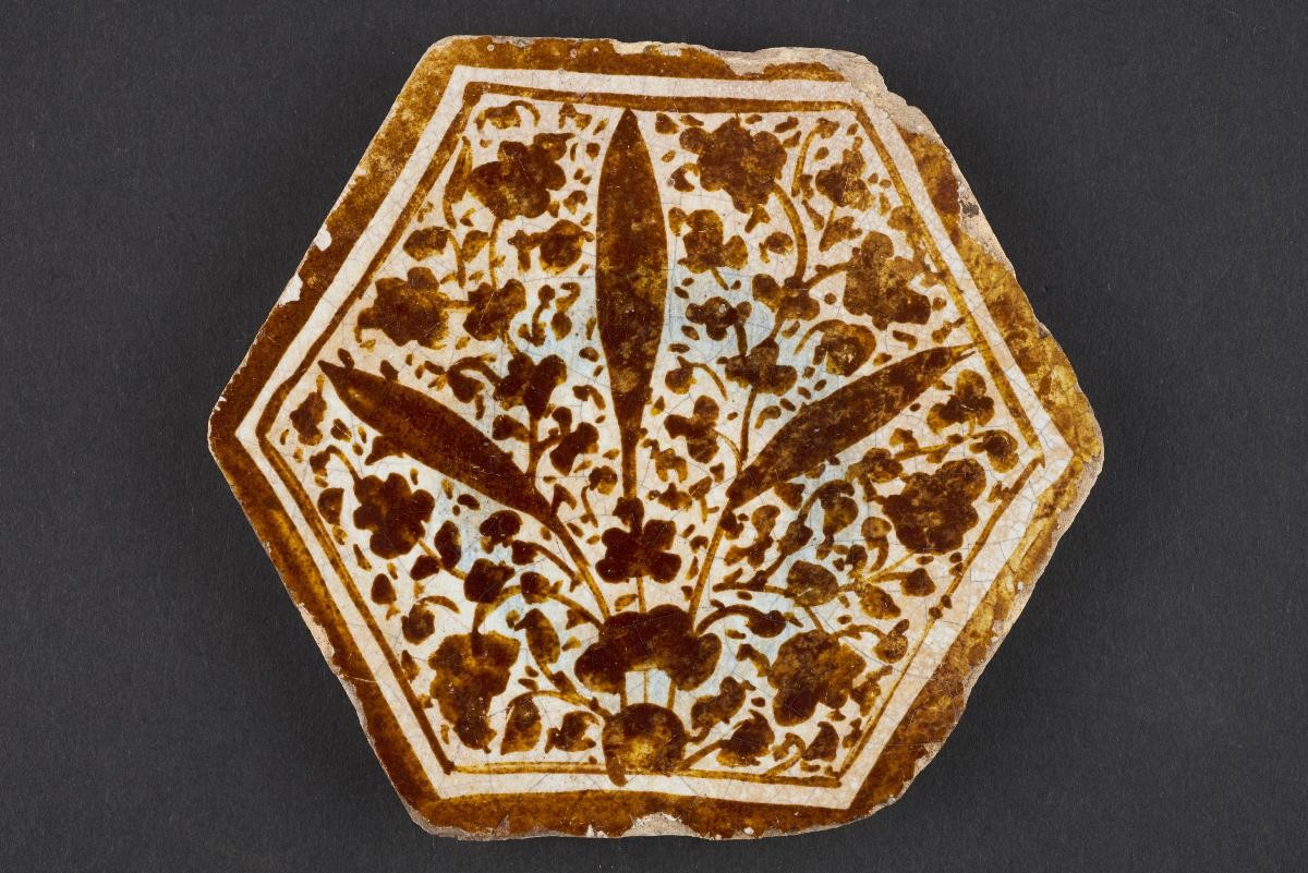 Lustre hexagonal tile