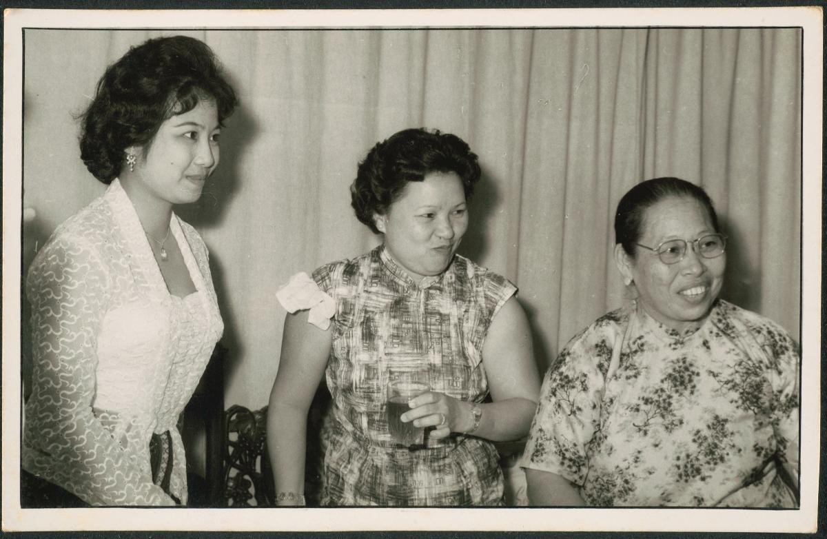 Guests at a Chinese wedding dinner