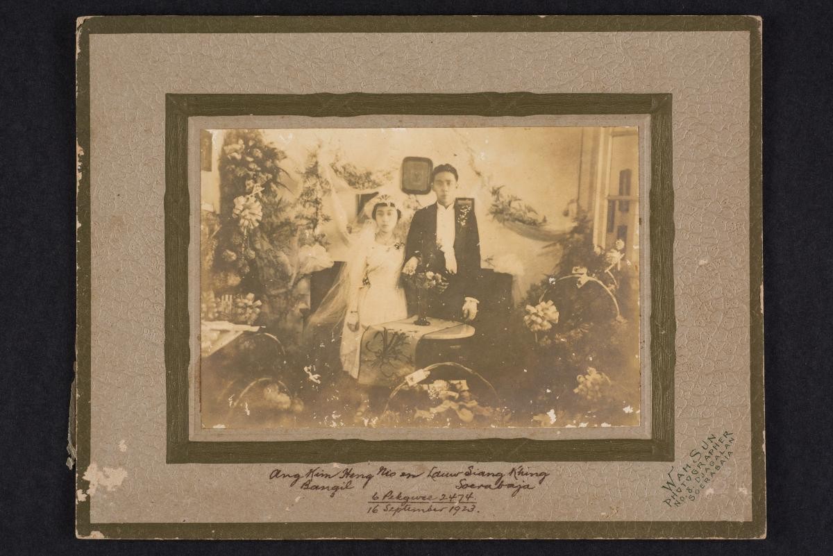 “Ang Kim Heng/Bangil/ (?)/ (?)Siang Khing/ Seorabaja/ 6 Pek (?) 2474/ 16 September 1923”