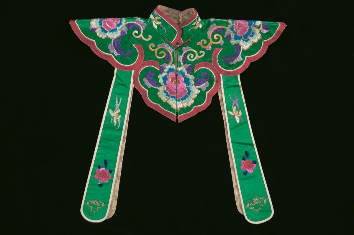 A green shoulder piece with floral embroidery worn in a Chinese opera