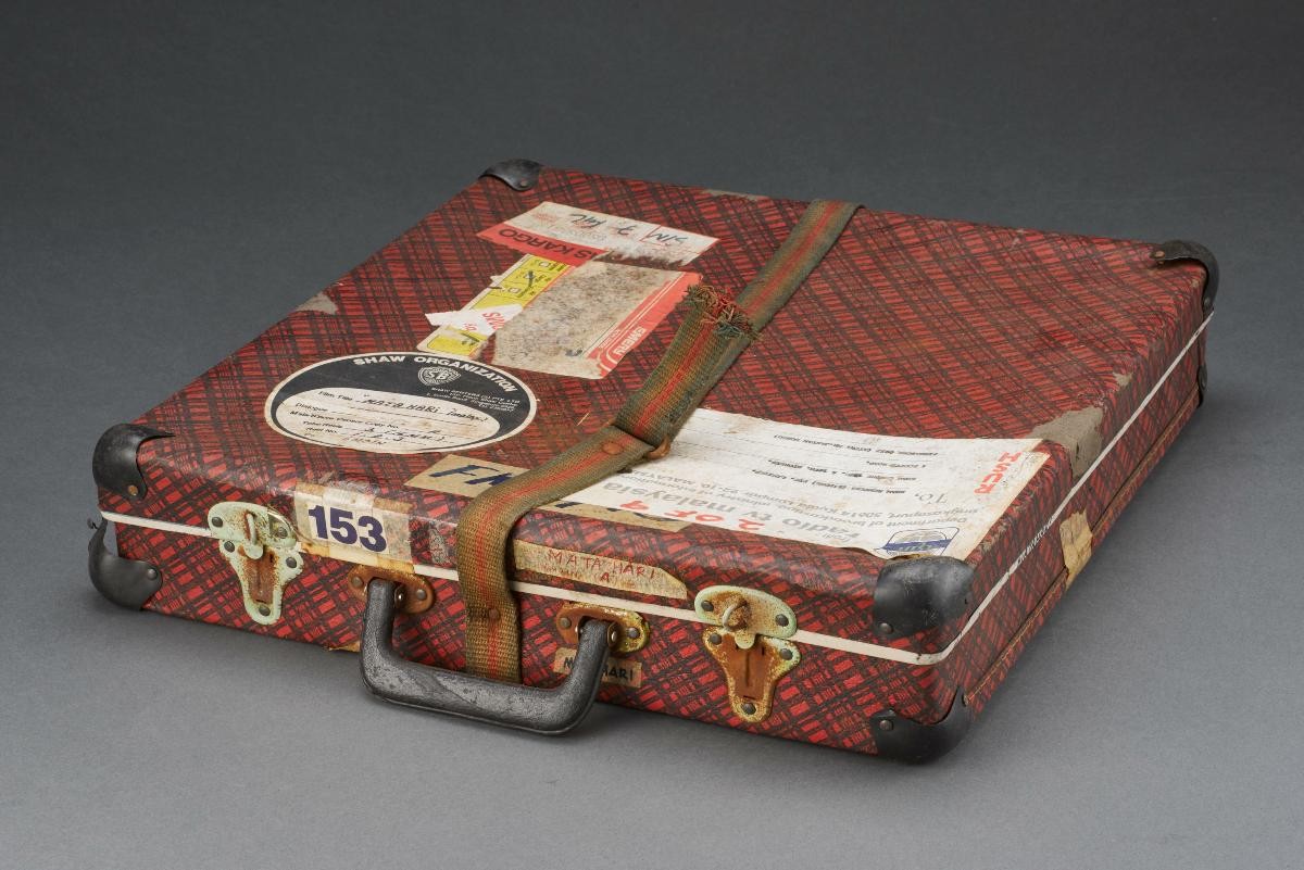 SR011 Reel box 153 with label for Malay film, Mata Hari