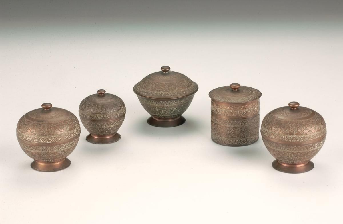 Sireh set receptacles