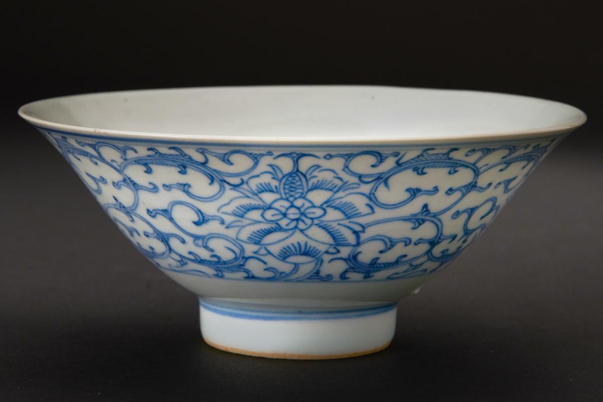 Blue-and-white bowl with sweet pea design