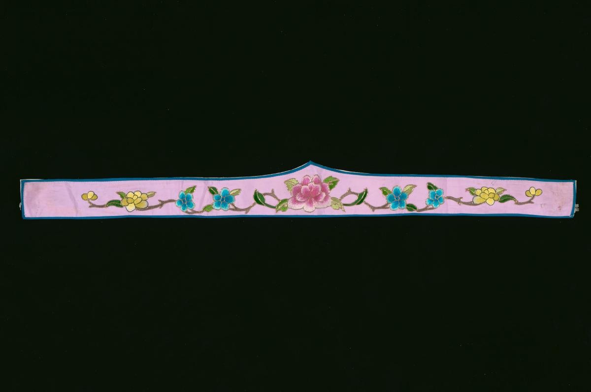 A pink belt with floral embroidery worn by a ‘hua dan’ in a Chinese opera
