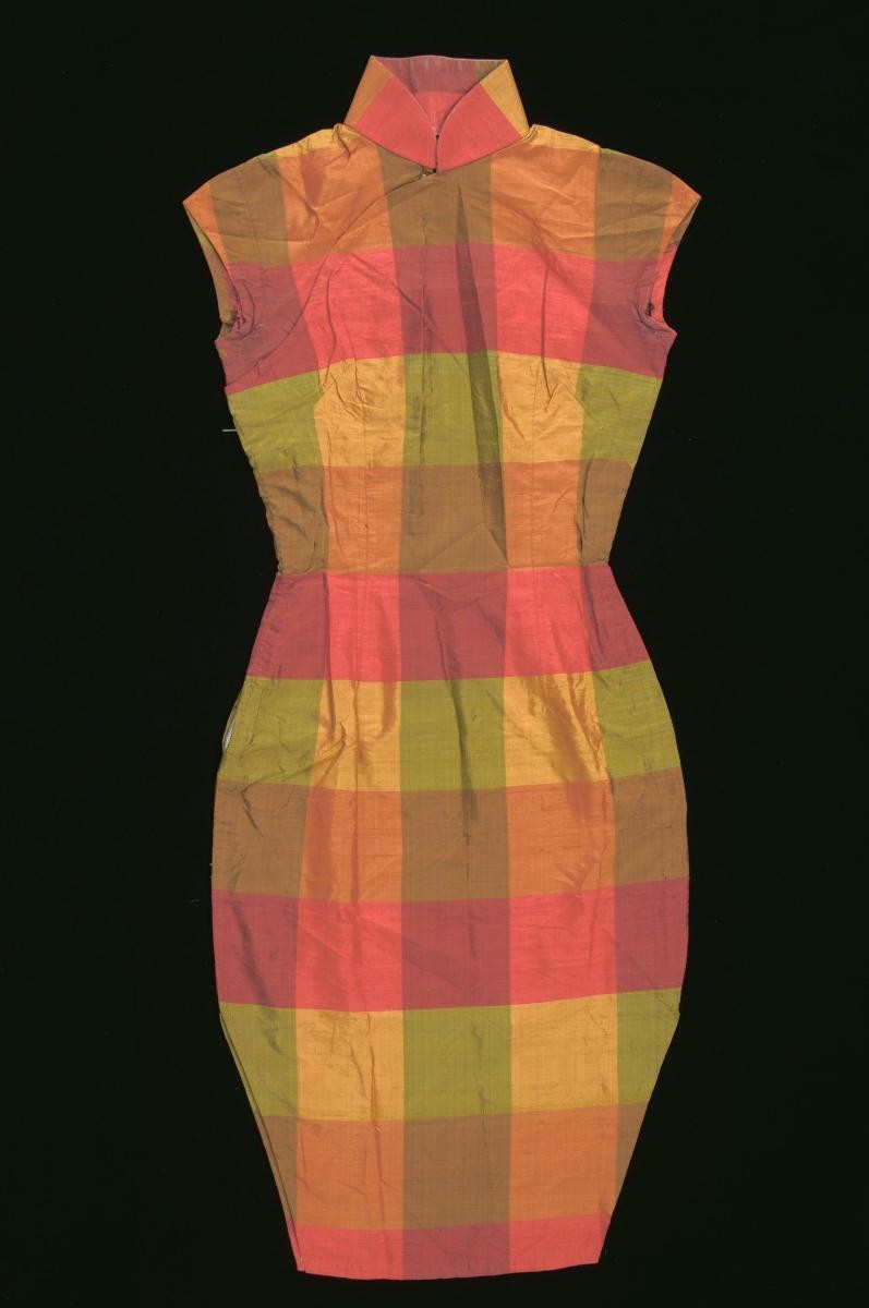 Checkered cheongsam with cap sleeves in silk