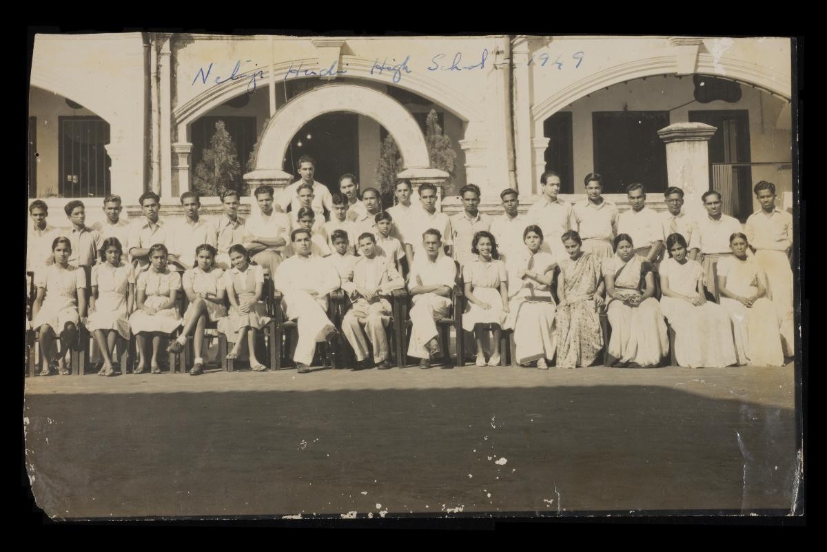Photograph of students and teachers of Netaji Hindi High School