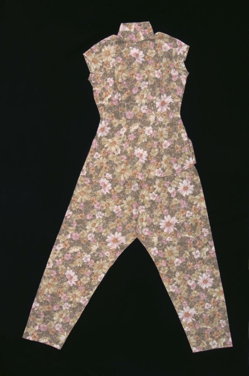 Cap-sleeved ‘samfoo’ with a floral motif