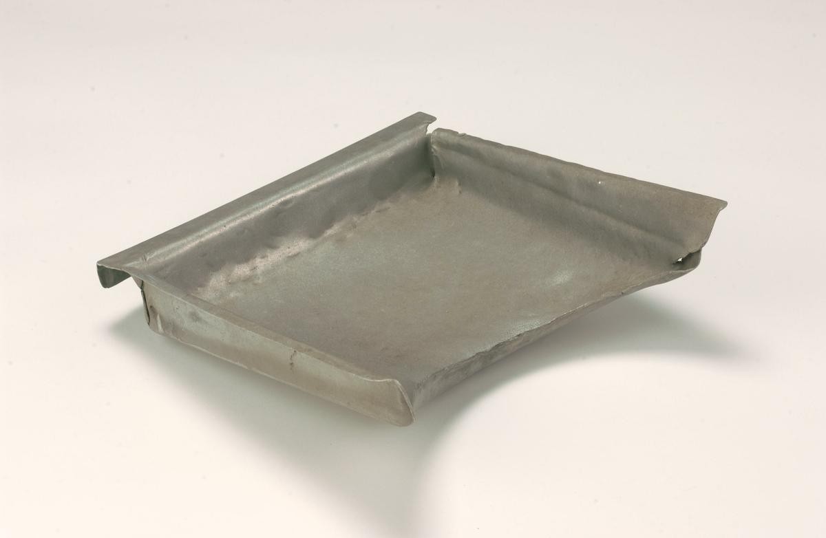 Metal tray used in the preparation of ‘kueh tutu’