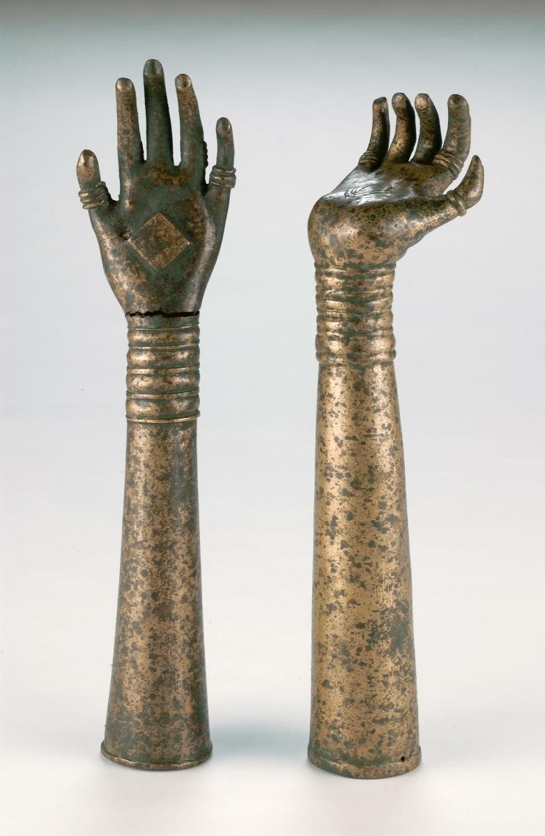 Detachable limbs for deities