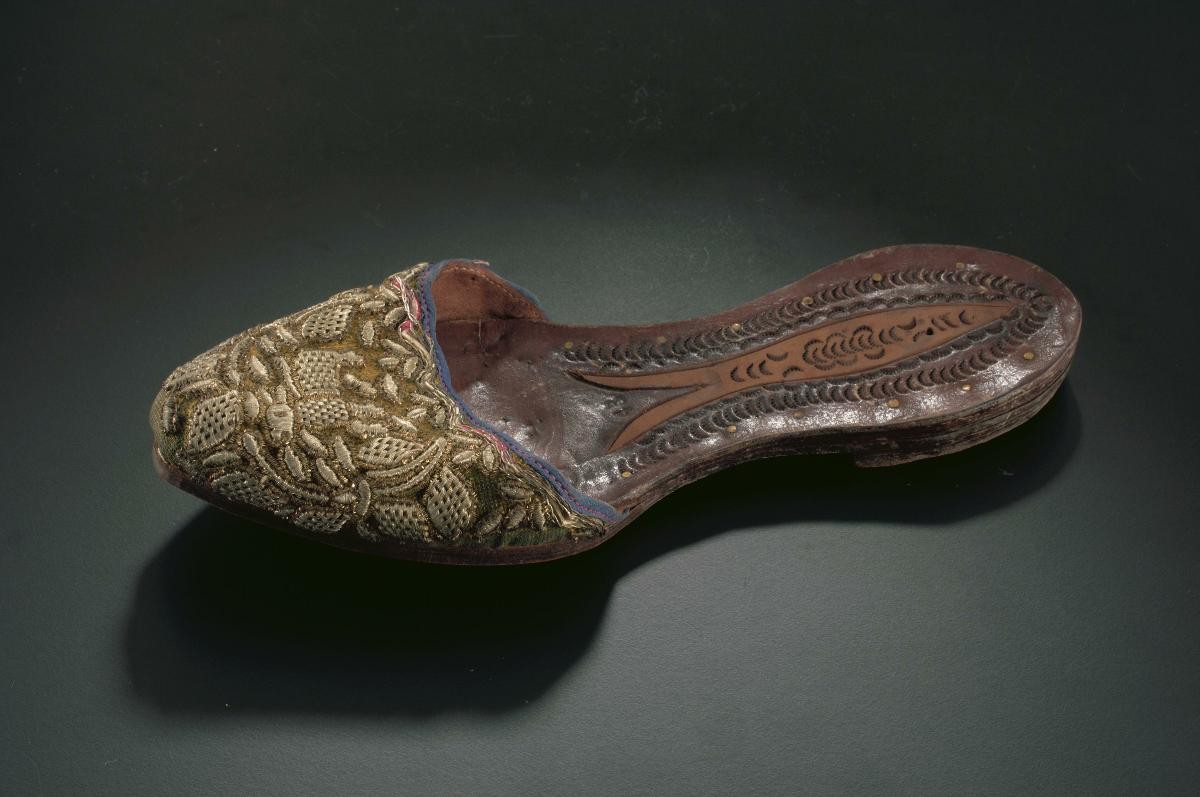 Peranakan Chinese wedding slipper