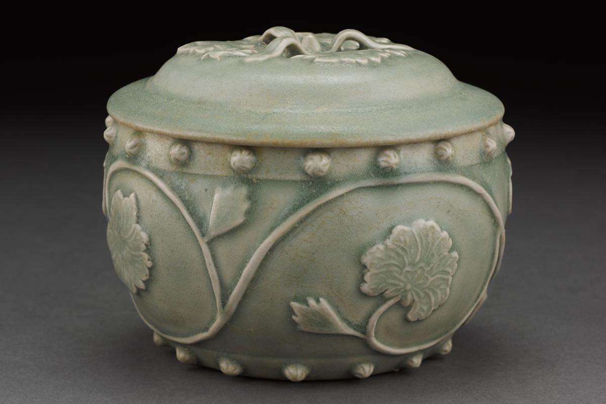 Covered jar