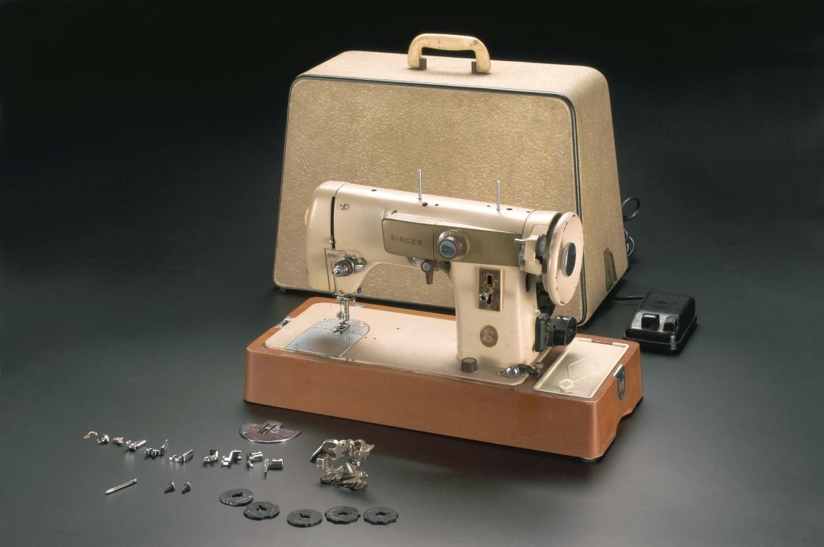 Singer sewing machine with cover and accessories
