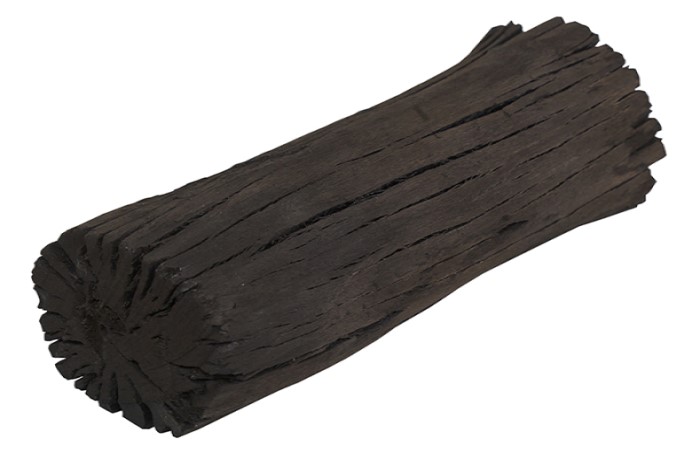<span>Charcoal is used as fuel for barbecuing semi-dried meat slices, which gives bak kwa its distinctive smoky taste.</span>