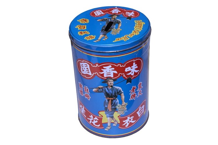 <span>Farmer Brand peanuts used to be sold in tins such as the one above before the company switched to plastic packets. </span>