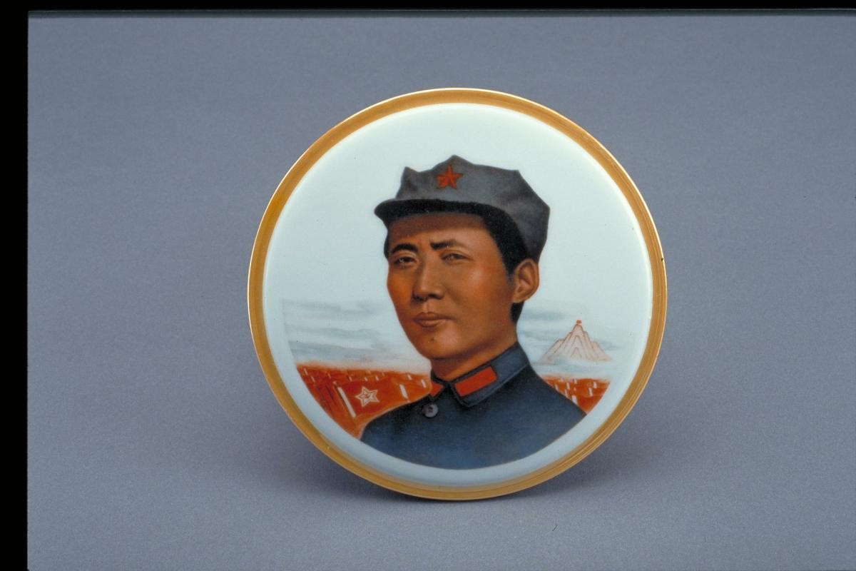 Plaque featuring Chairman Mao