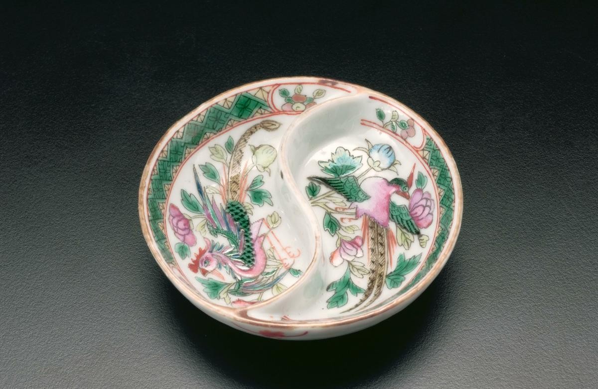 Condiment saucer