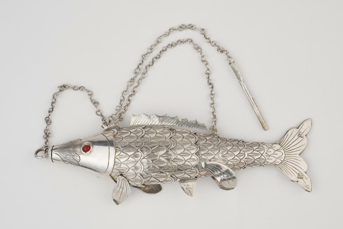 A fish-form scent flask