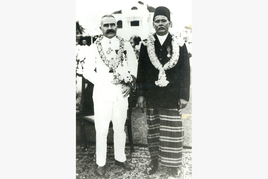 <a href="/assets/34ac8a16-f769-41b7-a298-b9ac447b4e49/2-img2016081118101845.jpg"><strong>A photograph of “Cattle King” Kader Sultan</strong></a><br>
1930s, Singapore<br>
<em>Courtesy of the Family of Khader Sultan</em>