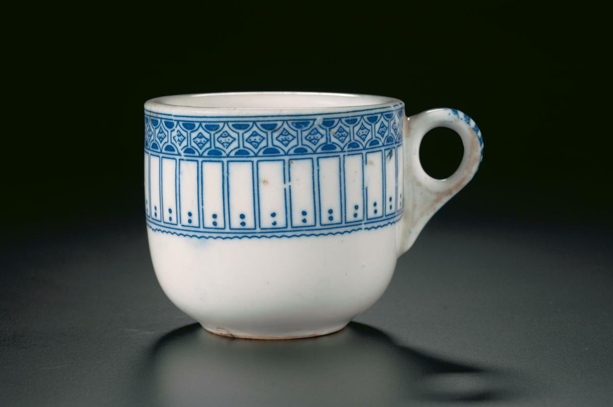 Porcelain cup with blue motif used in ‘kopitiams’