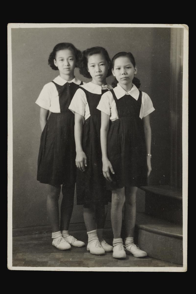 Lim Chor Koon (林初君) with primary school friends from Chung Hwa Girls' High School (中华女子中学 (附小))