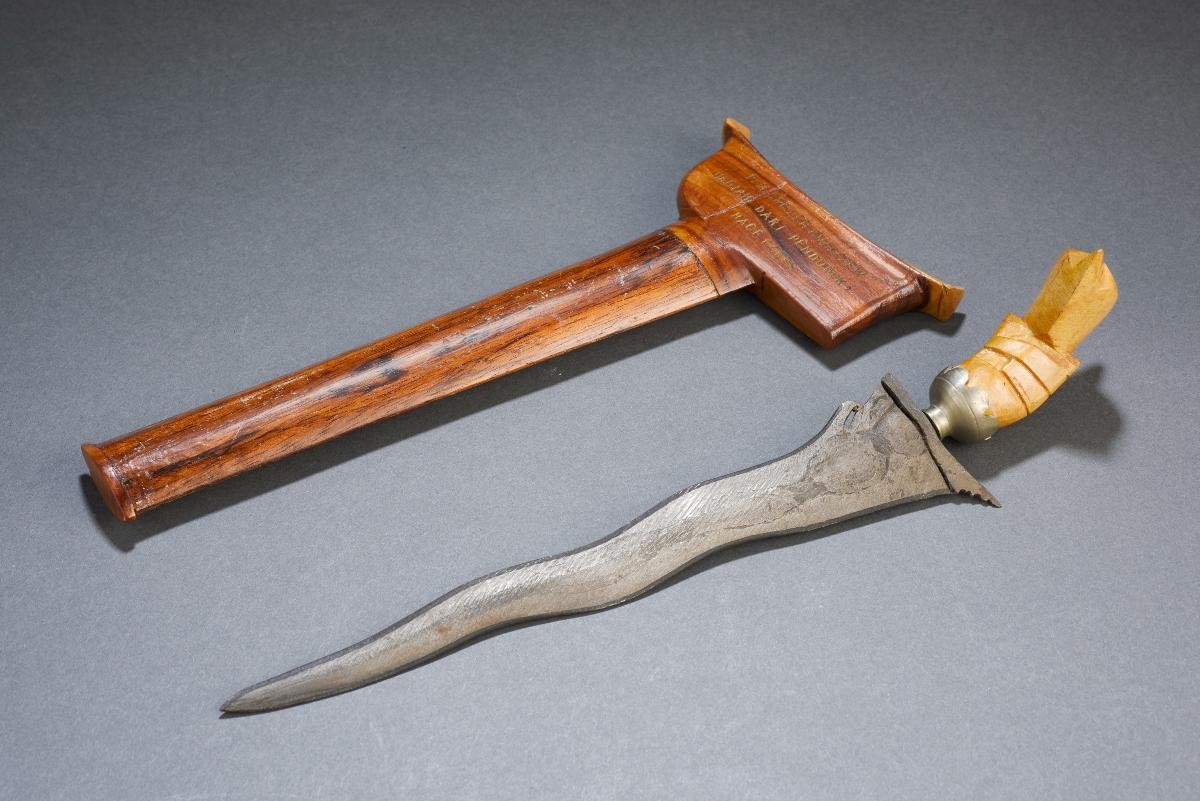 Singapore commemorative keris dagger gifted to Mr Lee Kuan Yew (undated)