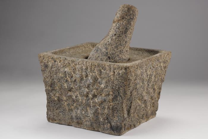 <a href="https://www.roots.gov.sg/Collection-Landing/listing/1000189"><strong>Mortar</strong></a><br>
Early - mid 20th century<br>
Collection of The Peranakan Museum