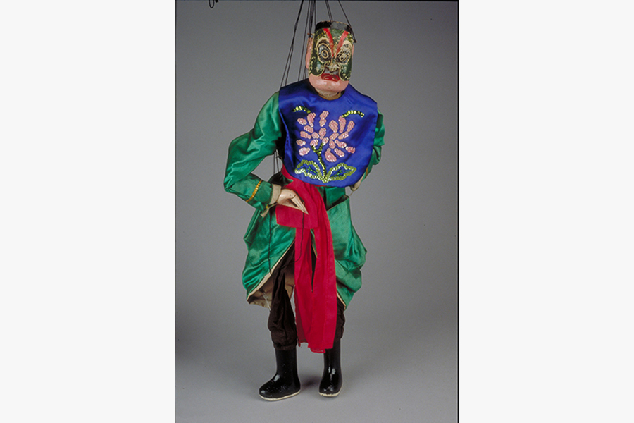 <a href="/assets/ee2cad8a-bc0f-44b1-9dee-6e803b30141c/6b-199603224.jpg"><strong>A pair of string puppets of the Wai Jiang Xi puppet theatre tradition</strong></a><br>
20th century, Singapore<br>
Wood<br>
<em>Collection of National Museum of Singapore</em>