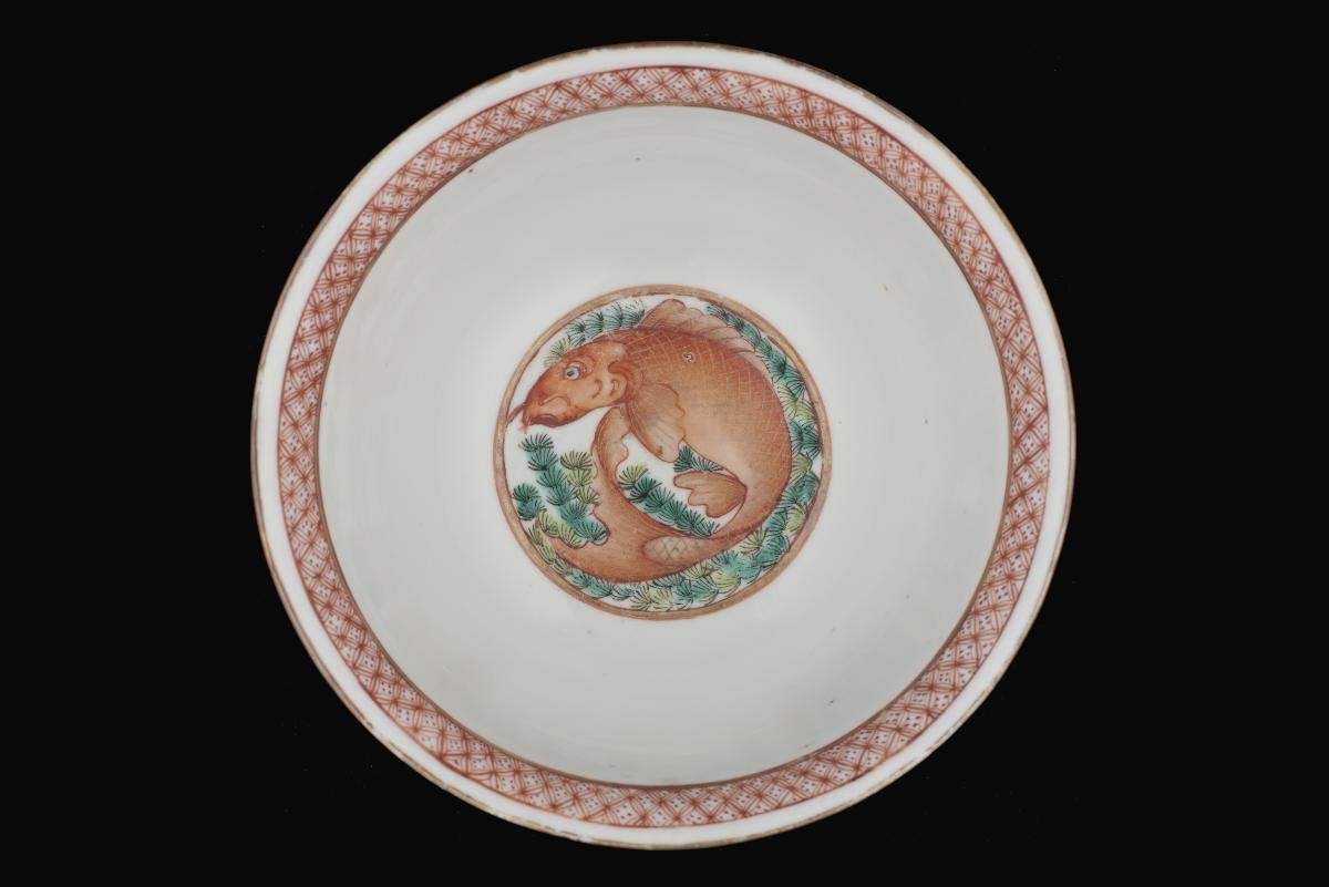 White ground bowl with floral and phoenix motif and double happiness character on base