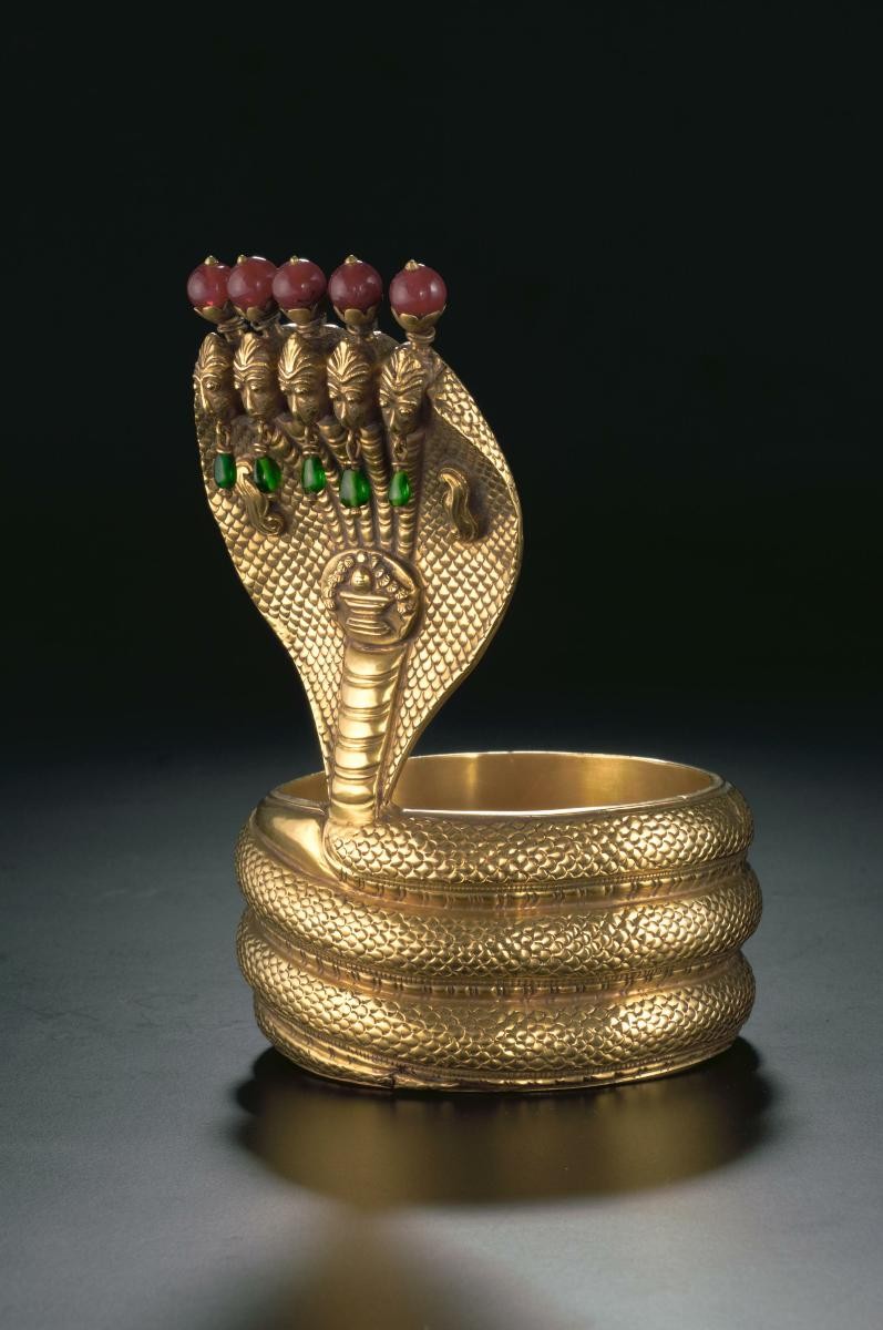Naga accessory for a lingam
