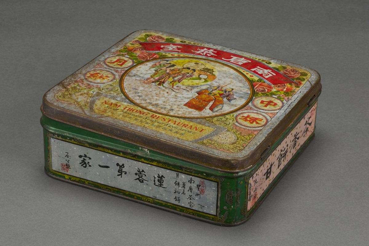 Nam Thong Restaurant mooncake tin