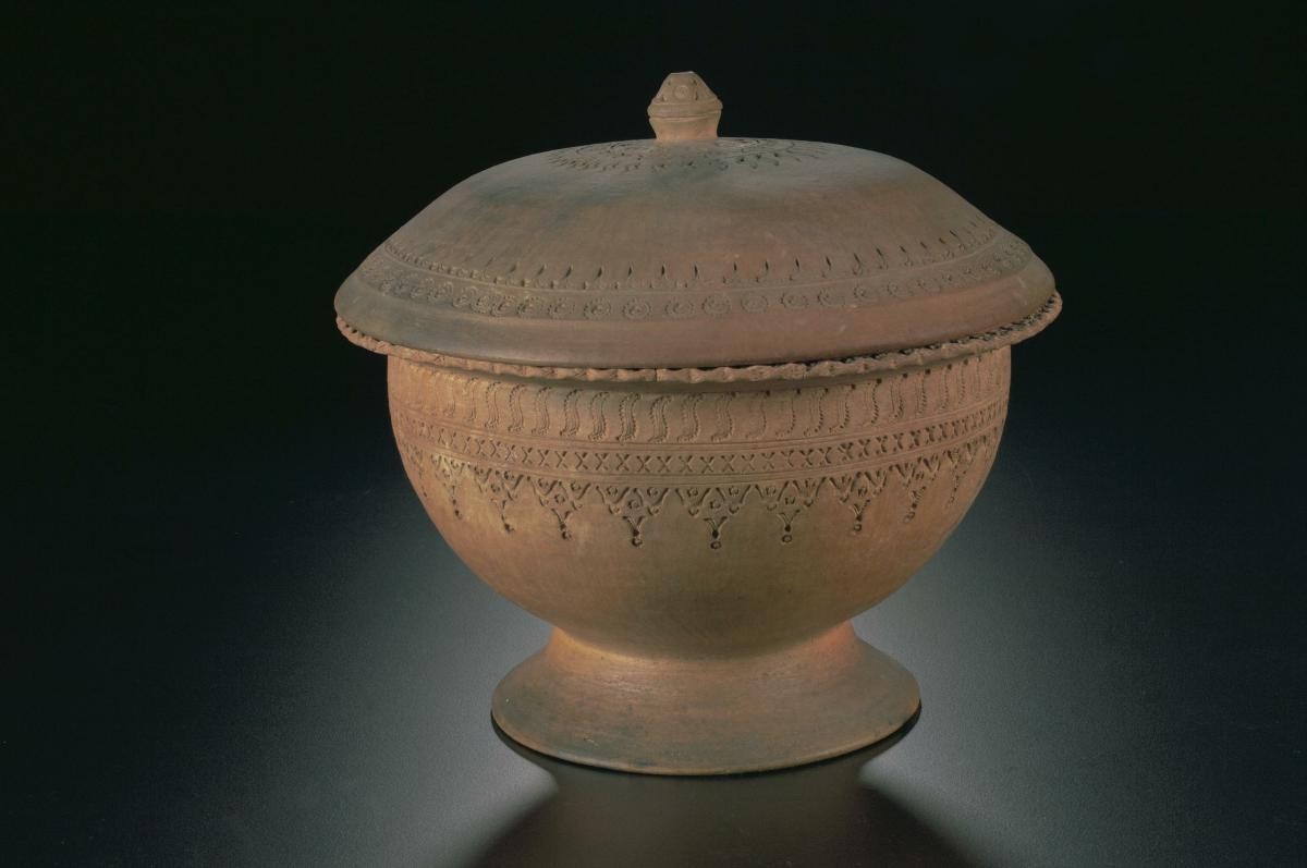 Footed bowl
