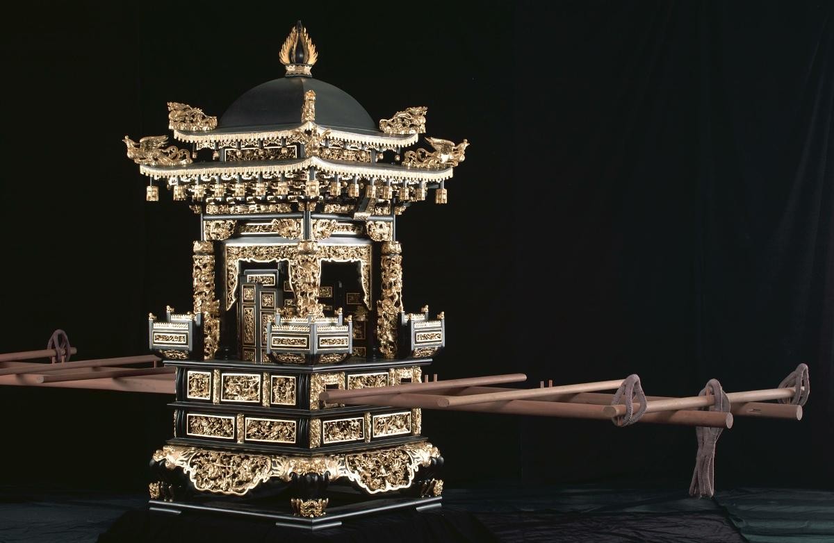 Procession paraphernalia, sedan chair