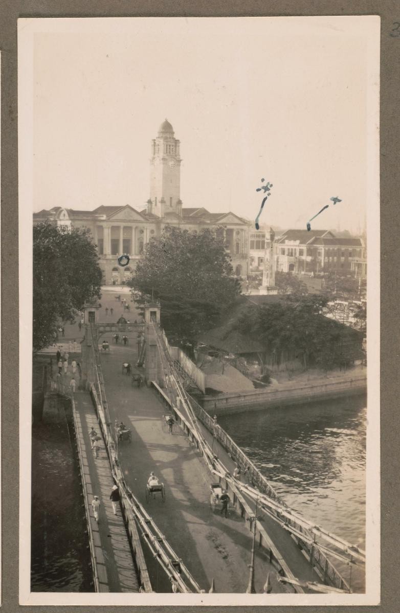 Cavenagh Bridge and Victoria Theatre and Memorial Hall